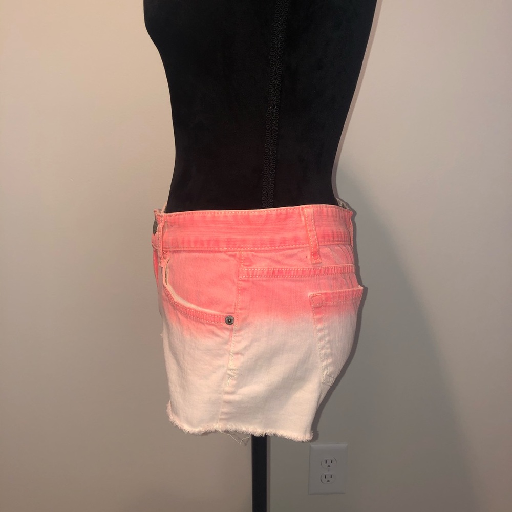 Gradient Pink Jean Shorts - Picture 2 of 4